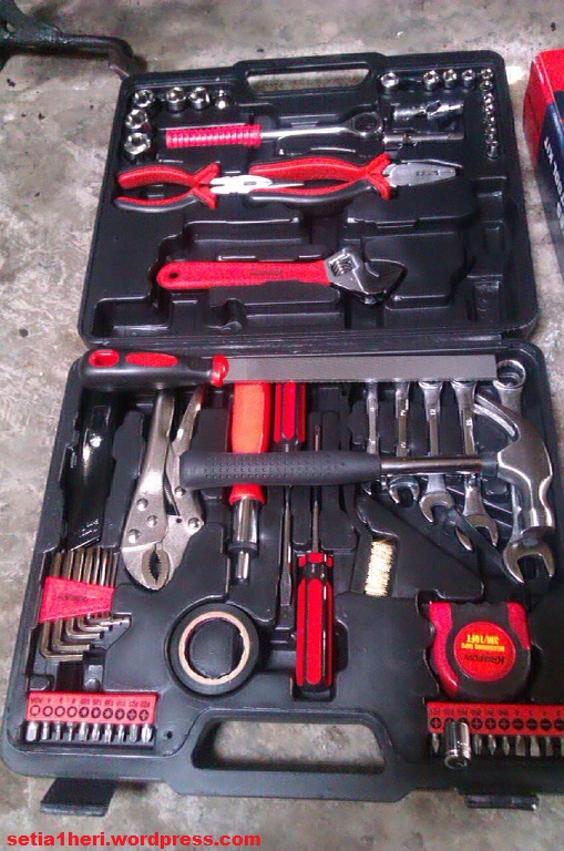 Membungkus hand tool kit set (Krisbow 67pcs)