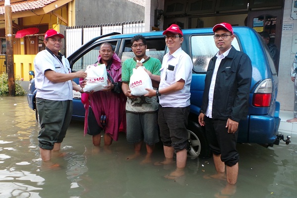 AHM dan Sahabat Satu Hati peduli banjir jakarta 2015 (1)