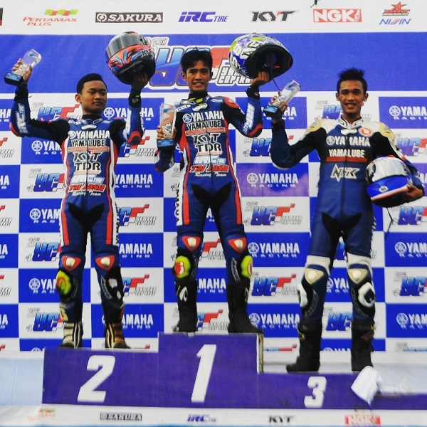 Podium kelas Exhibition Z1 Yamaha Cup Race Seri 4 di sirkuit Gunung Peusar Tasikmalaya