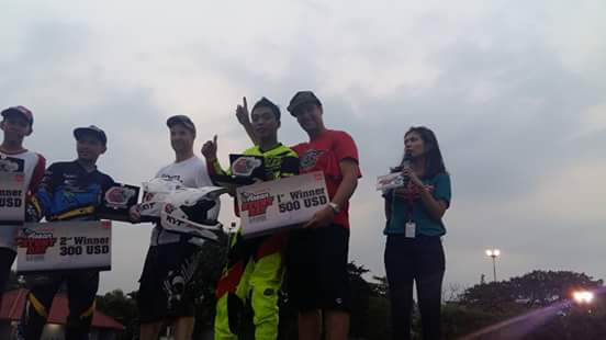 Wawan Tembong menggunakan Yamaha MT-25 yang membawanya jadi jawara Kejuaraan Inteernational Freestyle ASEAN Stunt Day (2)