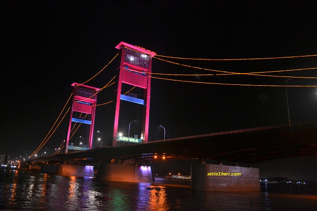 indahnya jembatan ampera di malam hari 2015