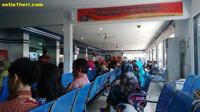 proses pengurusan paspor di kantor imigrasi klas I khusus Surabaya tahun 2015