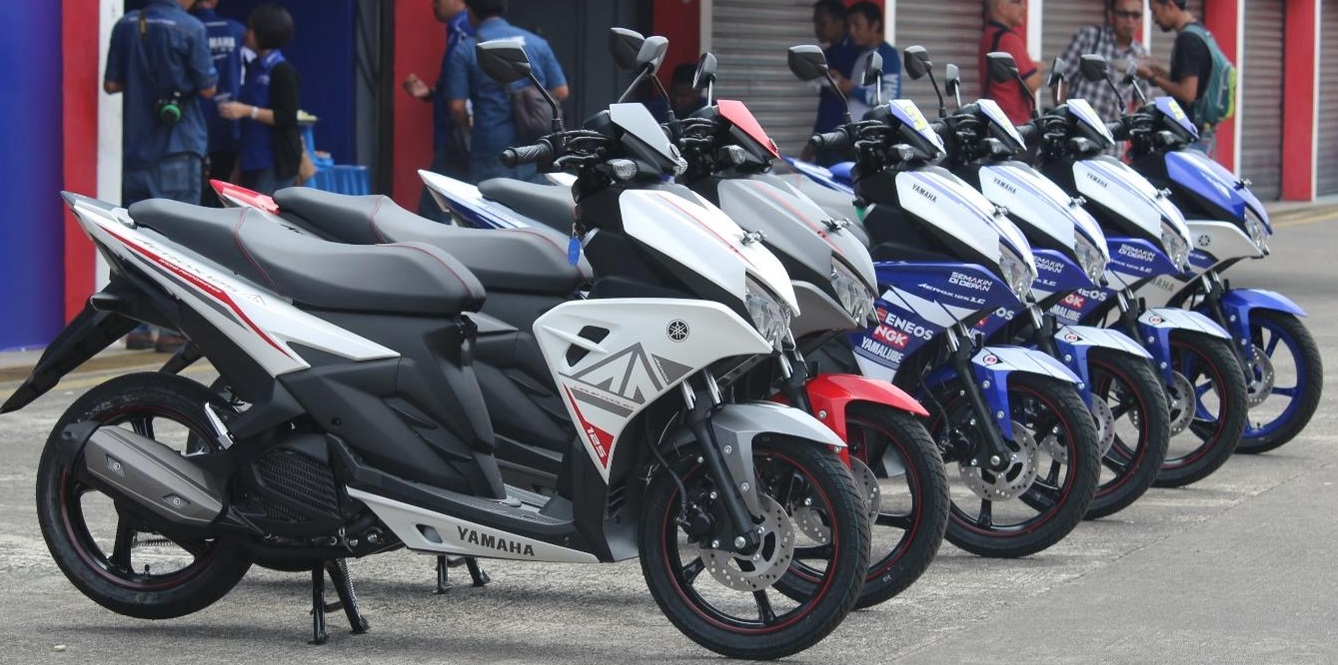 Yamaha Aerox 125LC standard dan paddock bike resmi Yamaha Racing Indonesia Team 2016