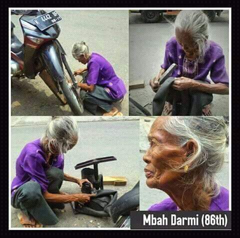mbah darmi nenek tukang tambal ban dari Kudus Jawa Tengah