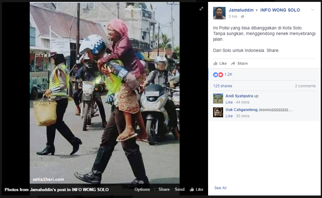 polisi menggendong nenek menyeberang jalan di solo surakarta jawa tengah tahun 2016