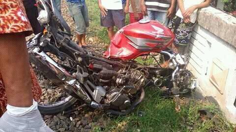 biker tewas kecelakaan di perlintasan Kokrosono semarang hari jum'at 15 juli 2016 (2)