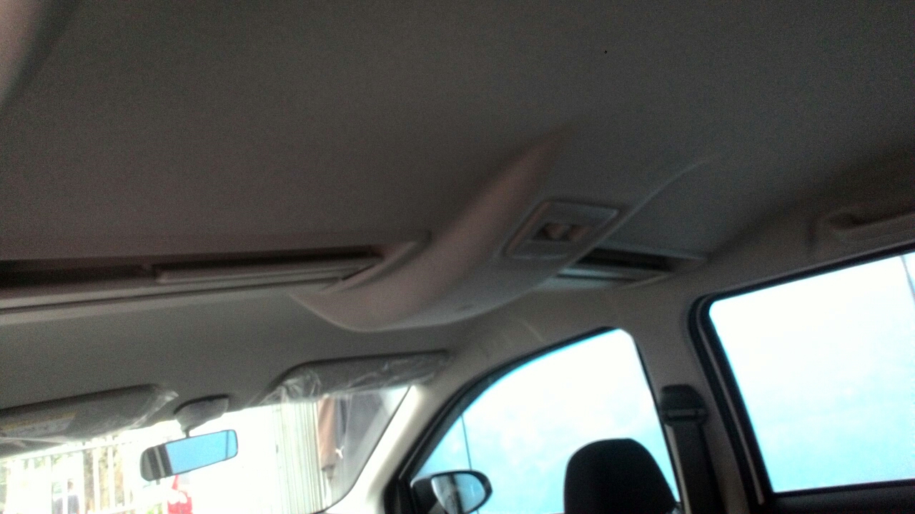 Gambar Detail Kabin Daihatsu Sigra Tipe R MT Deluxe Warna Putih