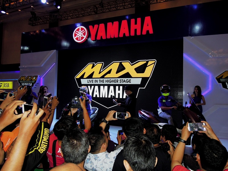 rider-yamaha-indonesia-memperlihatkan-produk-maxi-yamaha-di-indonesia-motor-show-imos-2016-2