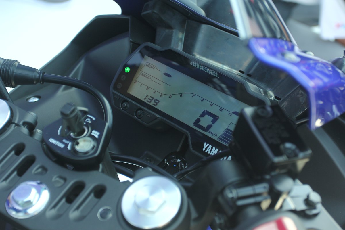Speedometer Full Digital Pada Yamaha R15 Tahun 2017 Setia1hericom