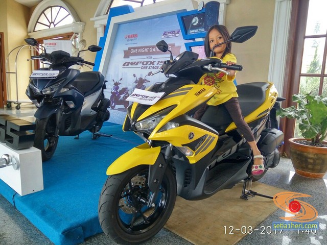 Motor Yamaha Aerox 155 VVA warna kuning 