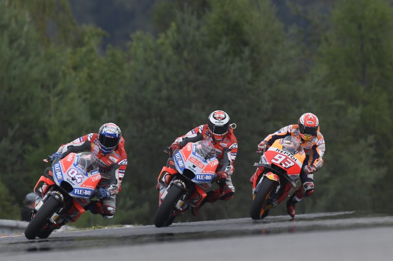Download Video Full Race Moto GP Brno, Ceko 2018 : Dovi gak nyangka bisa libas Lorenzo dan Marquez