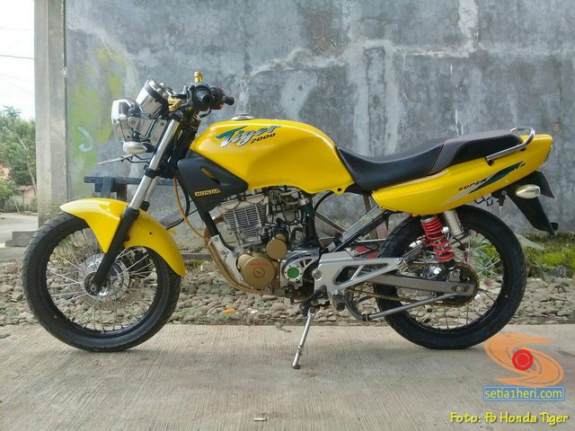 Kumpulan foto nostalgia Honda Tiger 2000 warna kuning brosis... - setia1heri.com