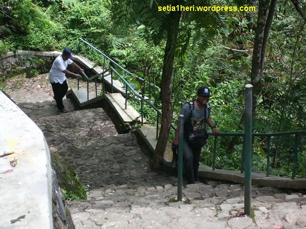 jalur tangga air terjun Dholo, Kediri