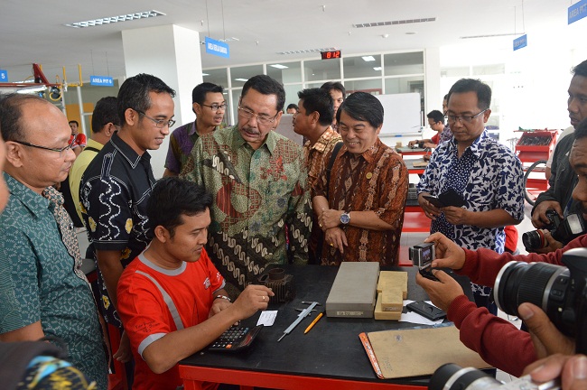 MOU PT MPM dengan SMK TSM di Jawa Timur tahun 2015 (1)