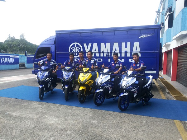 Divisi Motorsport PT YIMM dan tiga rider Yamaha Indonesia dengan motor modifikasi Aerox 125LC dan paddock bike Aerox 125LC Yamaha Racing Indonesia Team 2016