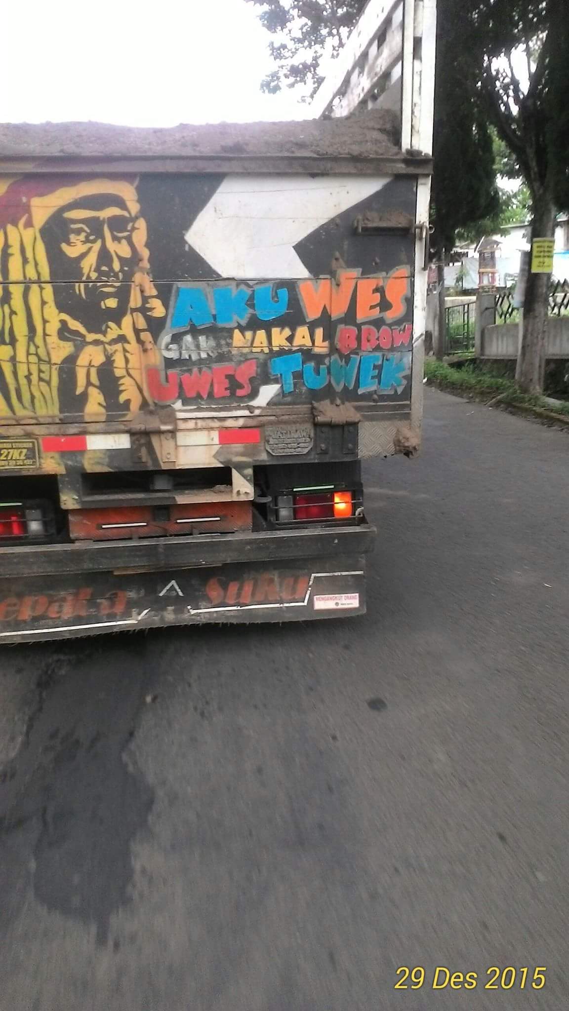 kumpulan tulisan lucu di pantat truk Pantura dan Indonesia tahun 2016~01