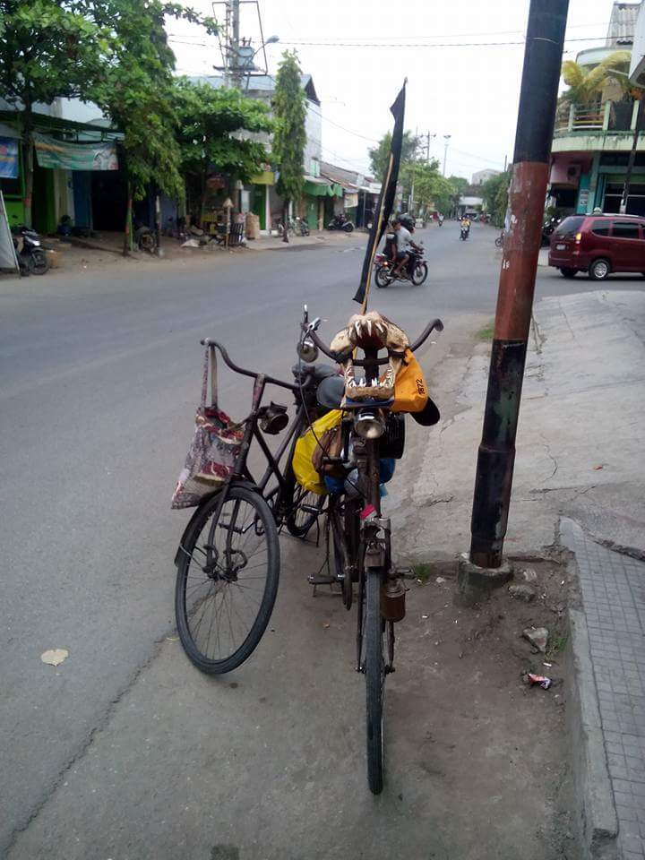 gowes sepeda tua dari Tuban menuju Bandung dalam rangka kongres sepeda tua tahun 2016~02