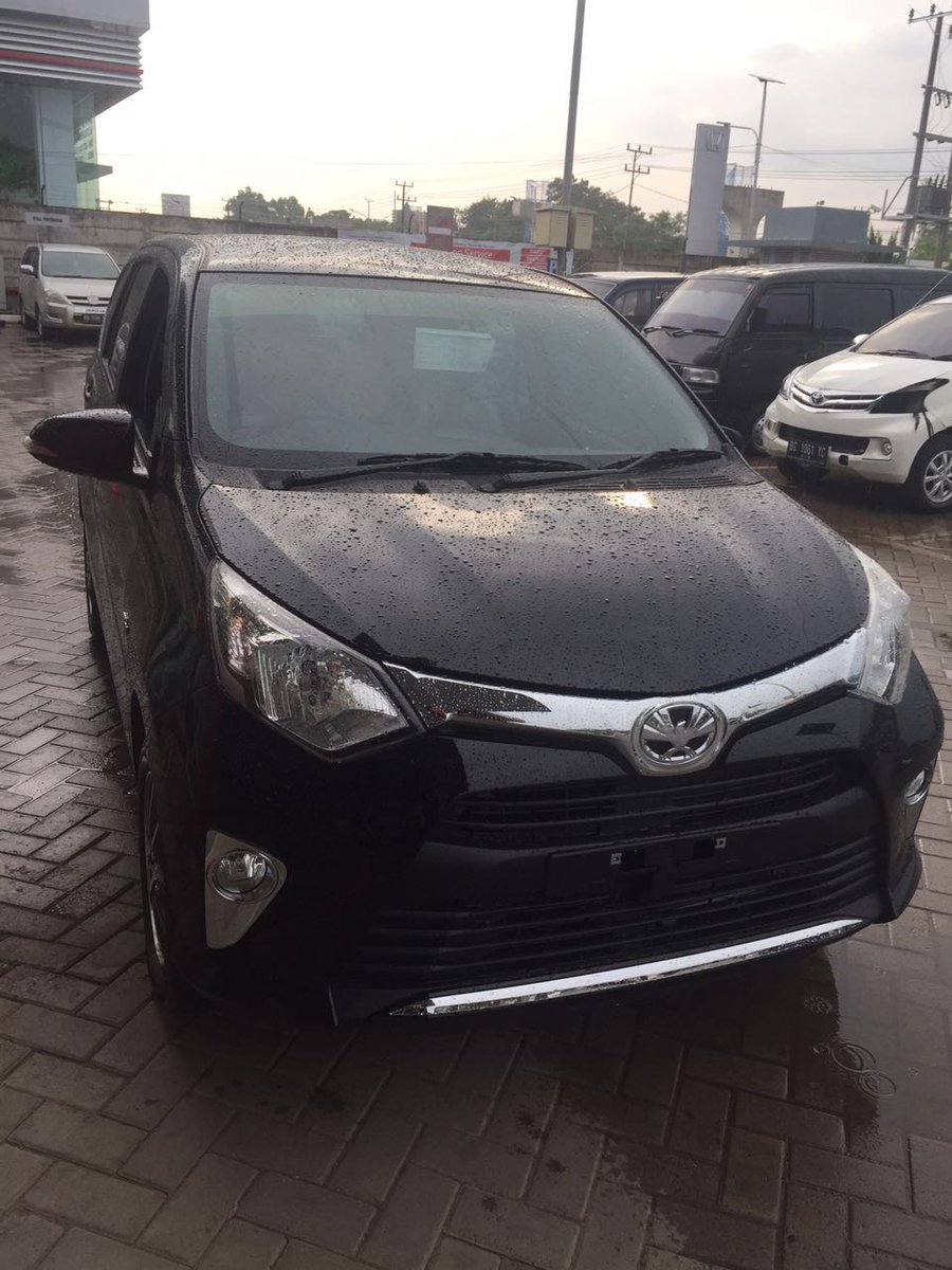 Toyota Calya warna hitam tahun 2016