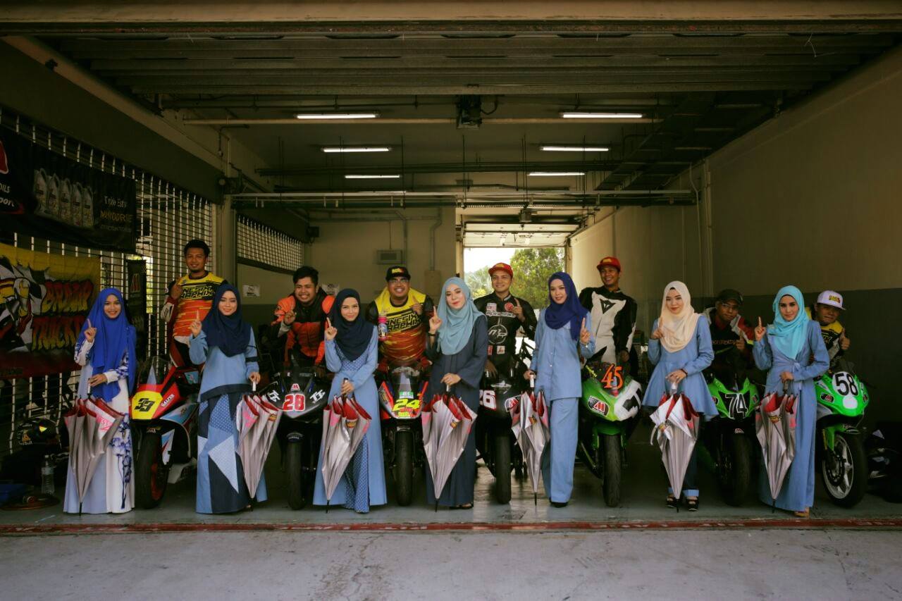 umbrell girls muslimah di balapan malaysia tahun 2016 (5)