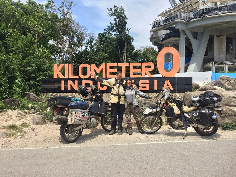 Mike Mills dan Shannon Mills naik Suzuki DR650 keliling dunia sejak 2014 mampir titik nol indonesia tahun 2017