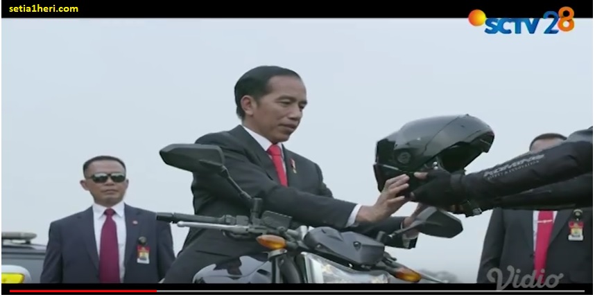 Heboh presiden Jokowi terbang naik moge Yamaha FZ-1 pada pembukaan ASIAN Games 2018