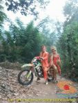 Kumpulan foto biker prewedding dan romantisme pasangan diatas motor trail brosis