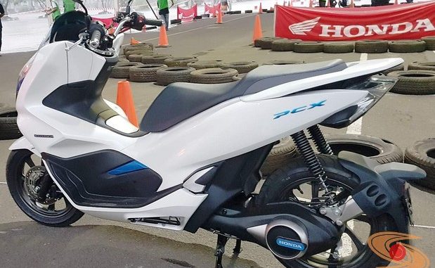 AHM luncurkan Honda PCX Electric tahun 2019 brosis