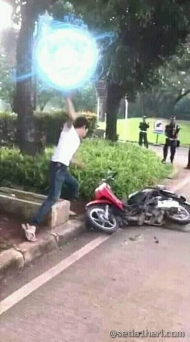 Kumpulan meme cowok emosi ditilang banting motor di Tangerang