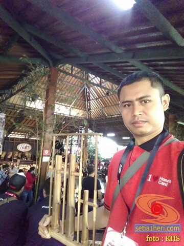 Main angklung di Saung Mang Udjo di Bandung 2019 (6)