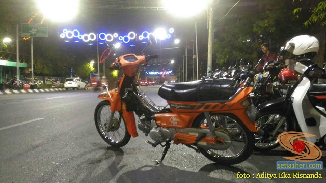 Penampakan motor jadul Honda Astrea Grand warna orange pak pos (1)