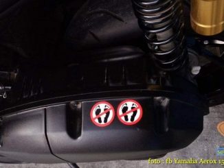 stiker jangan diinjak pada motor matic