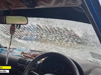Kaca mobil starlet bagian depan pecah saat hujan (1)