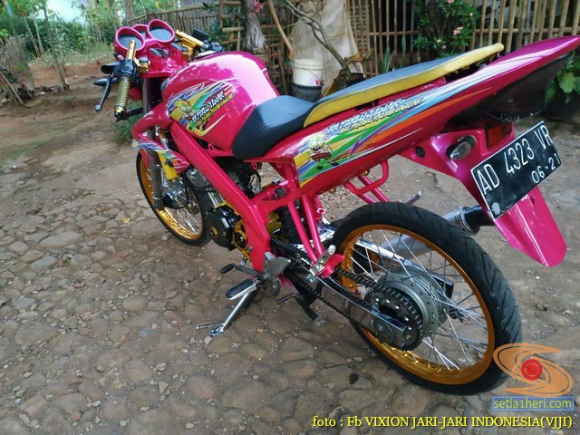 Kumpulan gambar modifikasi Yamaha Vixion warna pink brosis 