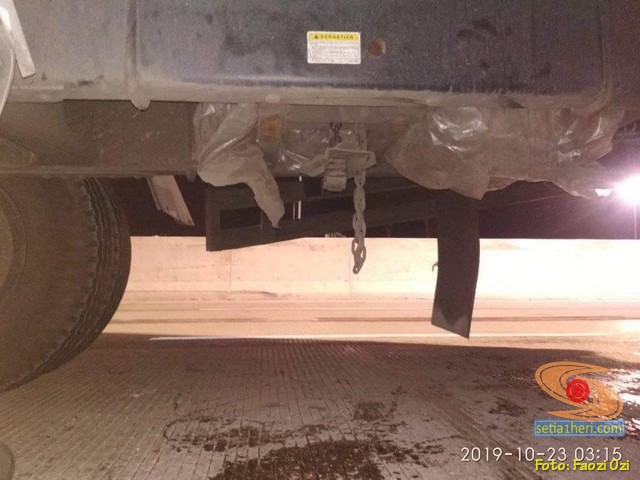 Waspada, pencurian ban serep truk di rest area tol (1) cikampek