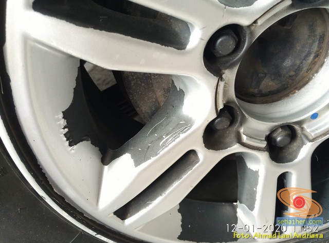 Kegunaan minyak goreng untuk membersihkan cat karet carlass pada mobil