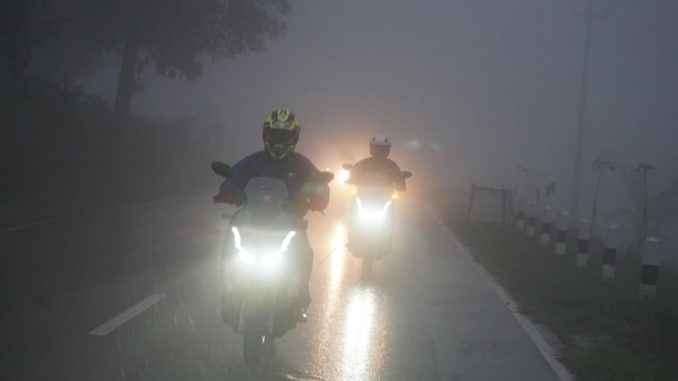 Persiapan dan Teknik naik motor saat Musim Hujan, khusus biker