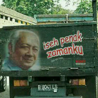 gambar lukisan tokoh dan kata inspiratif pada bokong truk Indonesia (5)