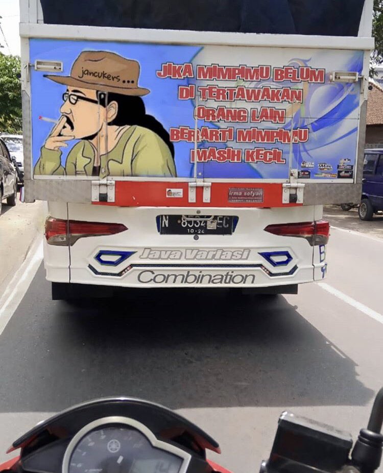 lukisan tokoh dan kata-kata inspiratif pada bokong truk Indonesia (2)