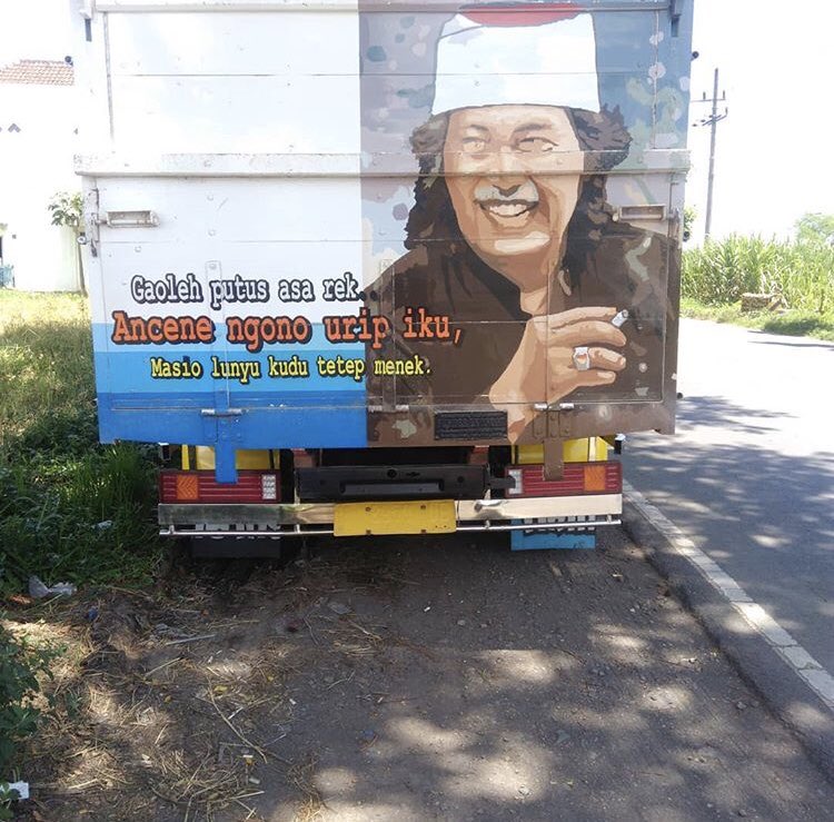 lukisan tokoh dan kata inspiratif pada bokong truk Indonesia (5)