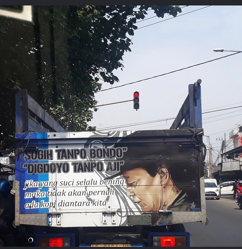 lukisan tokoh presiden jancuker dan kata inspiratif pada bokong truk Indonesia