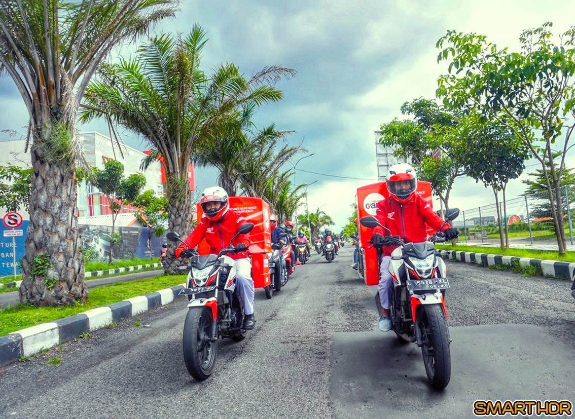 Sepeda motor Honda trouble di jalan kontak Honda Care Jawa Timur brosis. (4)