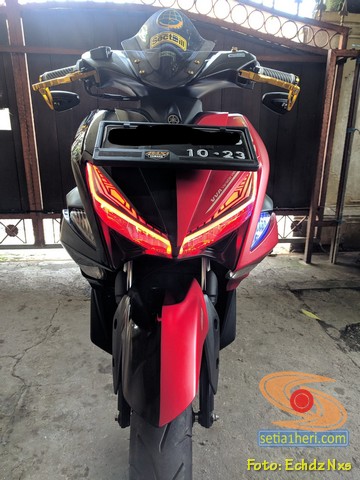Modifikasi Yamaha Aerox 155 warna belang merah hitam gans...hehehe