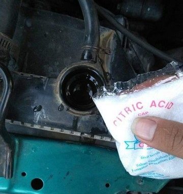 Membersihkan radiator mobil pakai Sitrun, amankah (1)