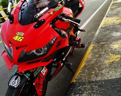 Kumpulan modif Yamaha R15 warna merah meronah brosis..