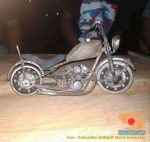 Kreativitas miniatur sepeda motor dari suku cadang bekas di bengkel motor (1)