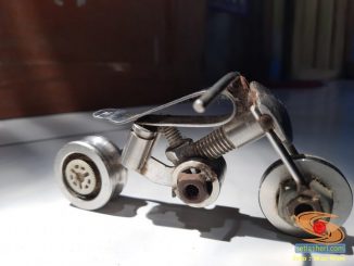 Kreativitas miniatur sepeda motor dari suku cadang bekas di bengkel sepeda motor (4)