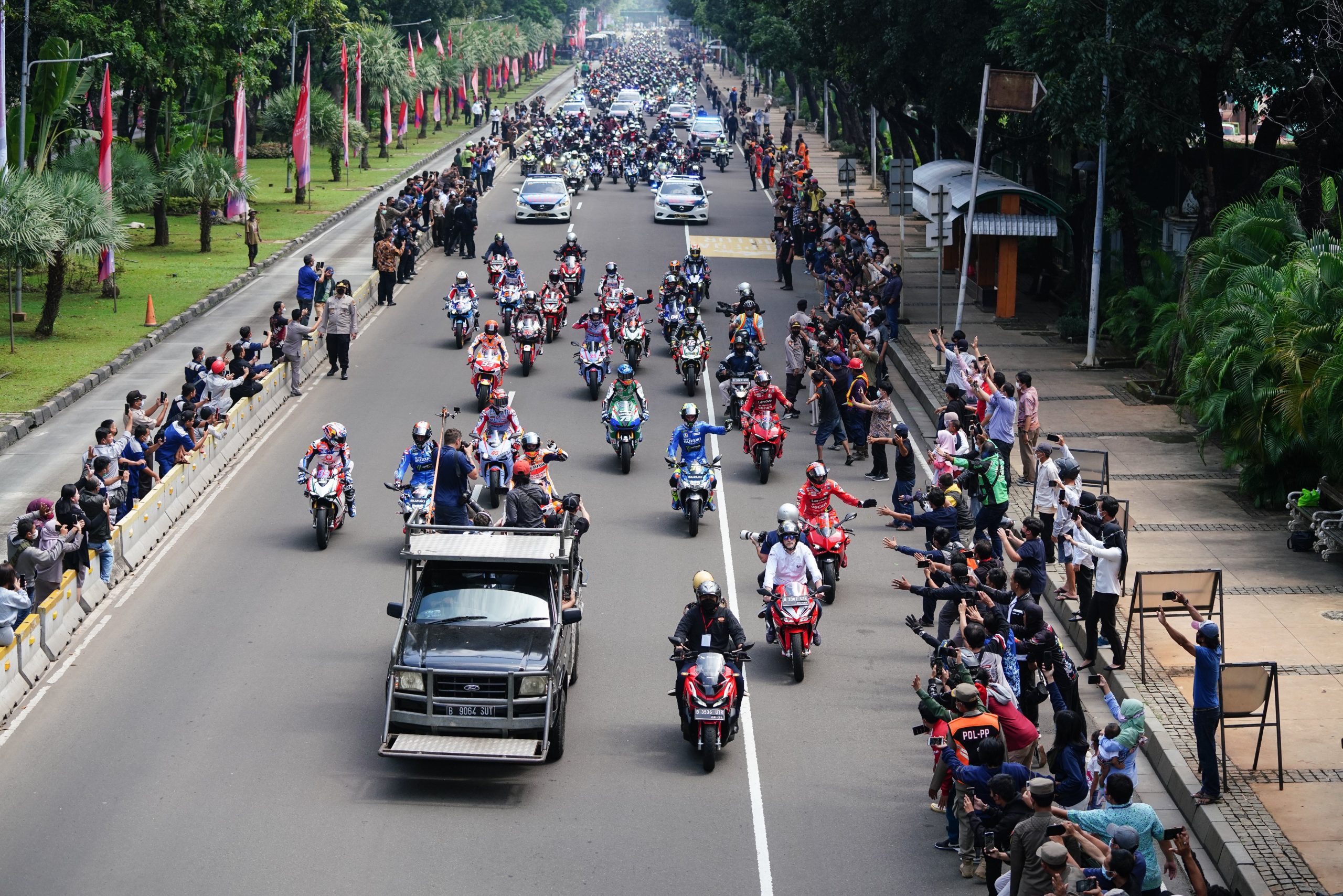 Meriahnya parade rider moto GP di Jakarta tahun 2022, ada pembalap cilik Indonesia siapa dia 