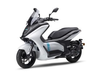 Yamaha perkenalkan motor listrik E01 tahun 2022 di Indonesia