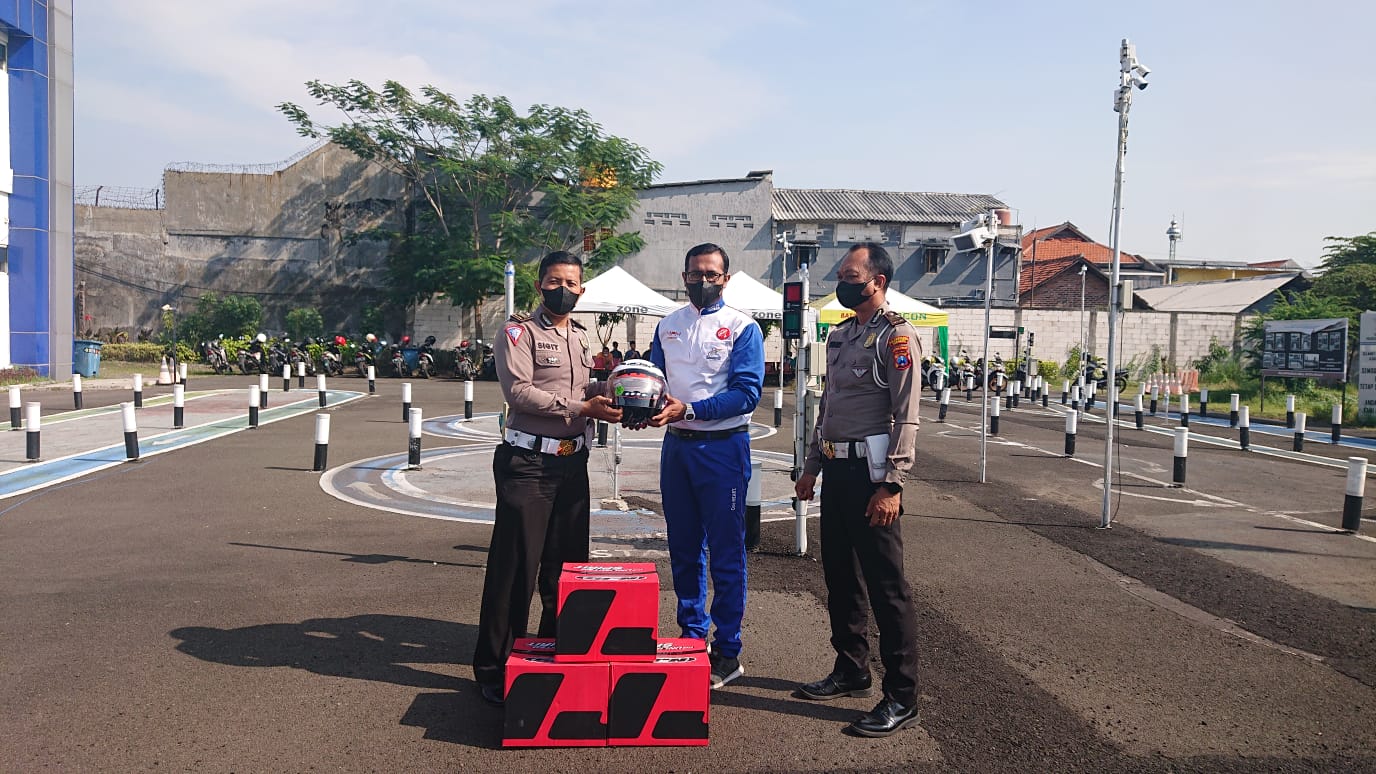 MPM Honda Jatim kampanye #Cari_Aman Berlalu Lintas di Satpas Colombo Surabaya