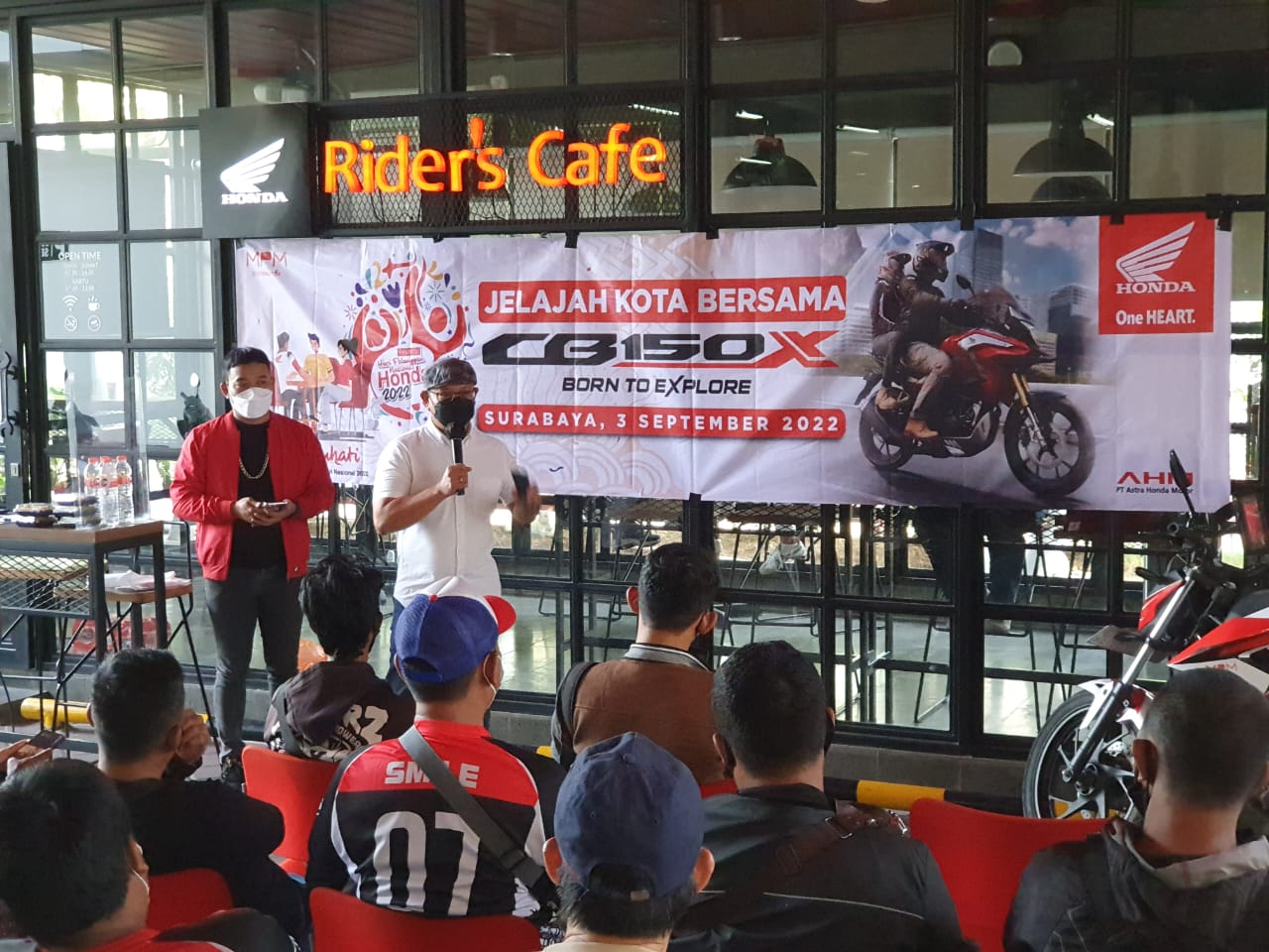 Satmori Bareng Konsumen Honda CB150X Jelajah Kota Pahlawan gans